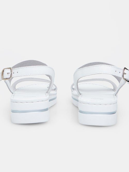 Sandales en cuir avec plateforme 3,5 cm BATA - Kiabi Sandales en cuir avec plateforme 3,5 cm BATA - Kiabi