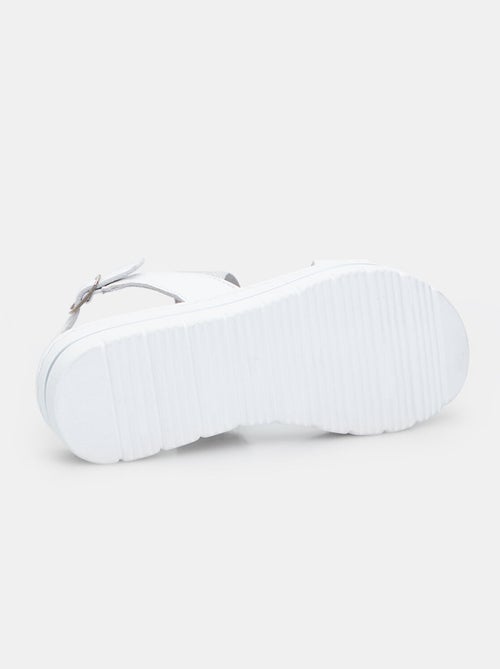Sandales en cuir avec plateforme 3,5 cm BATA - Kiabi Sandales en cuir avec plateforme 3,5 cm BATA - Kiabi