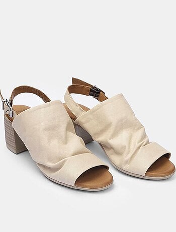 Sandales en cuir avec talon BATA