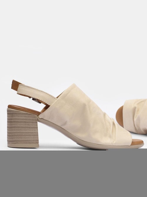 Sandales en cuir avec talon BATA - Kiabi