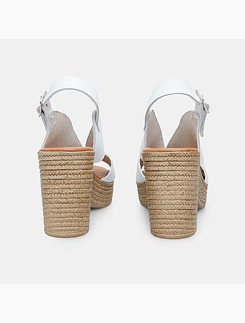 Sandales en cuir avec talon BATA