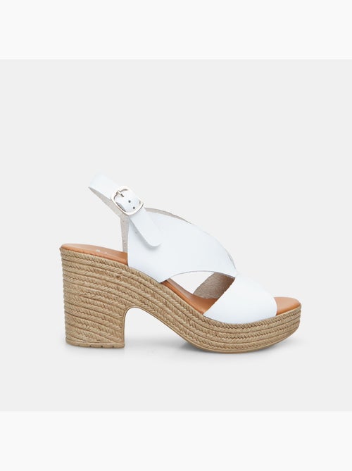 Sandales  en cuir avec talon BATA - Kiabi