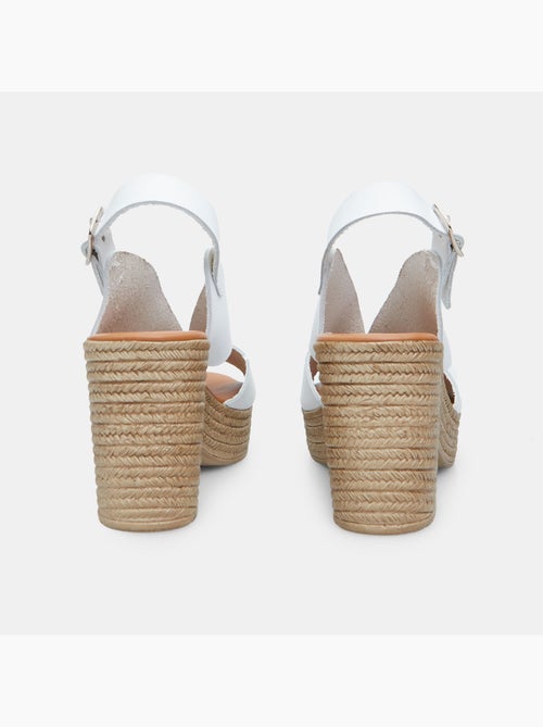 Sandales  en cuir avec talon BATA - Kiabi
