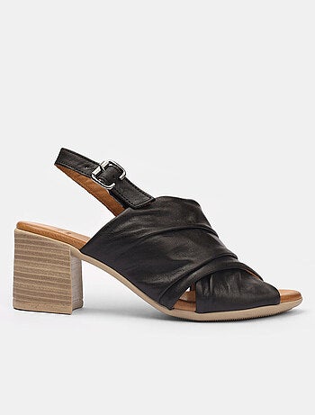 Sandales en cuir avec talon BATA