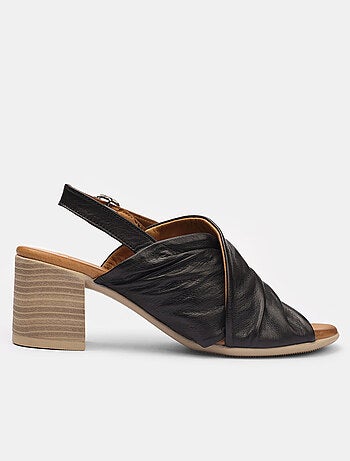 Sandales en cuir avec talon BATA