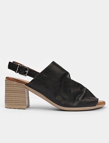 Sandales en cuir avec talon BATA