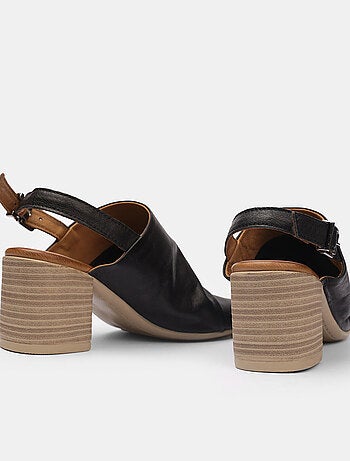 Sandales en cuir avec talon BATA