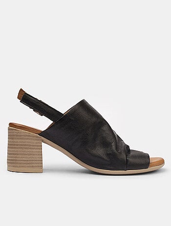Sandales en cuir avec talon BATA