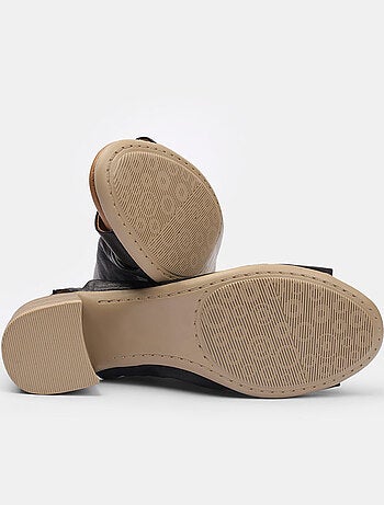 Sandales en cuir avec talon BATA