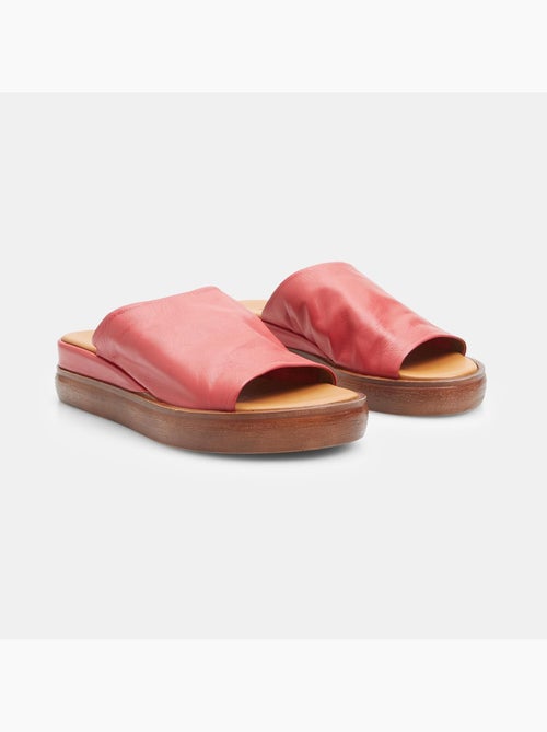 Sandales en cuir avec talon BATA - Kiabi
