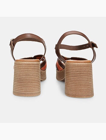 Sandales en cuir avec talon de 7,5 cm BATA