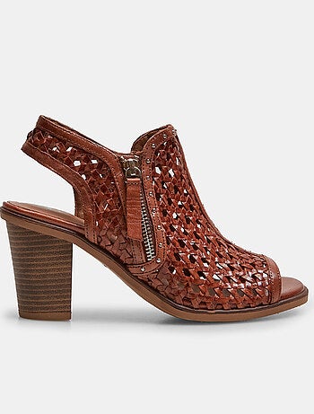 Sandales en cuir bout ouvert BATA