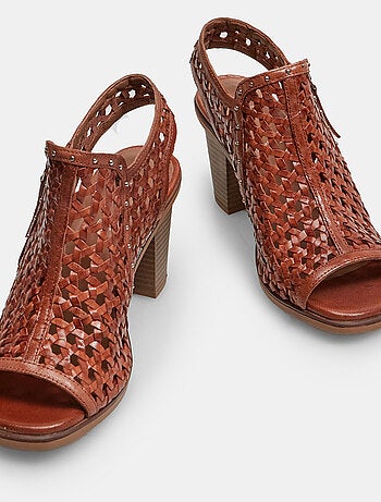 Sandales en cuir bout ouvert BATA