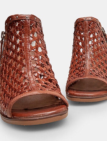 Sandales en cuir bout ouvert BATA