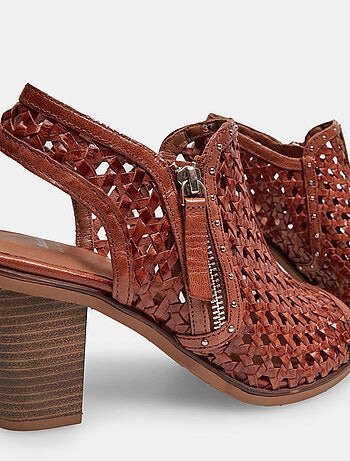 Sandales en cuir bout ouvert BATA