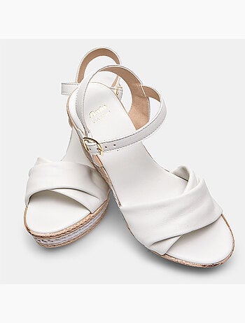 Sandales en cuir compensées BATA