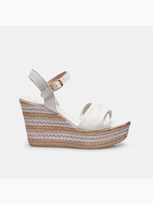 Sandales en cuir compensées BATA - Kiabi