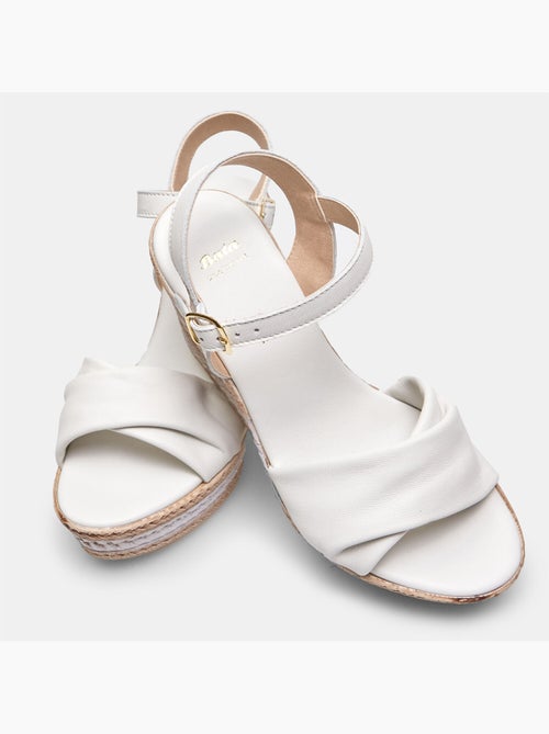 Sandales en cuir compensées BATA - Kiabi