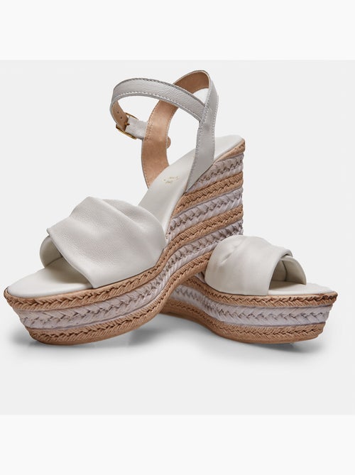 Sandales en cuir compensées BATA - Kiabi