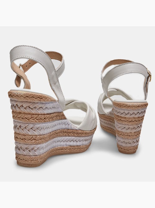 Sandales en cuir compensées BATA - Kiabi