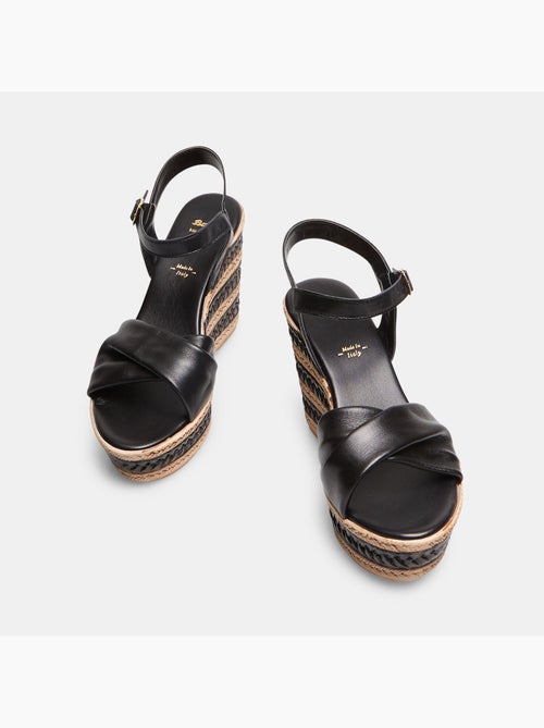 Sandales en cuir compensées BATA - Kiabi