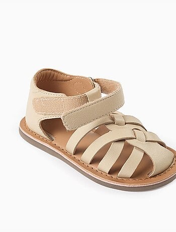 Sandales en cuir fermées avec lanières croisées