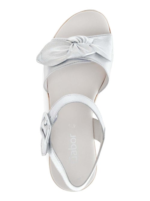 Sandales  en cuir métallisé - Kiabi