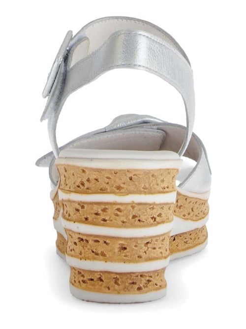 Sandales  en cuir métallisé - Kiabi