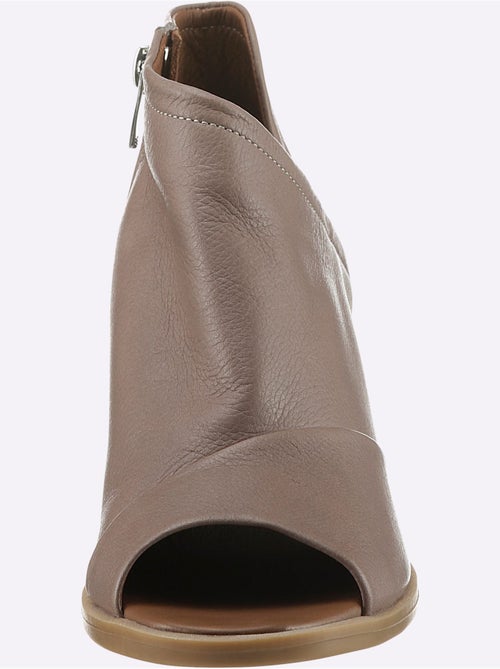 Sandales en cuir nappa avec glissière latérale et semelle en caoutchouc - Taille standard - Helline - Kiabi