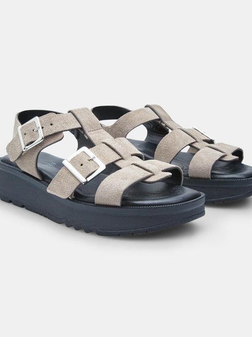 Sandales en daim avec plateform BATA - Kiabi Sandales en daim avec plateform BATA - Kiabi