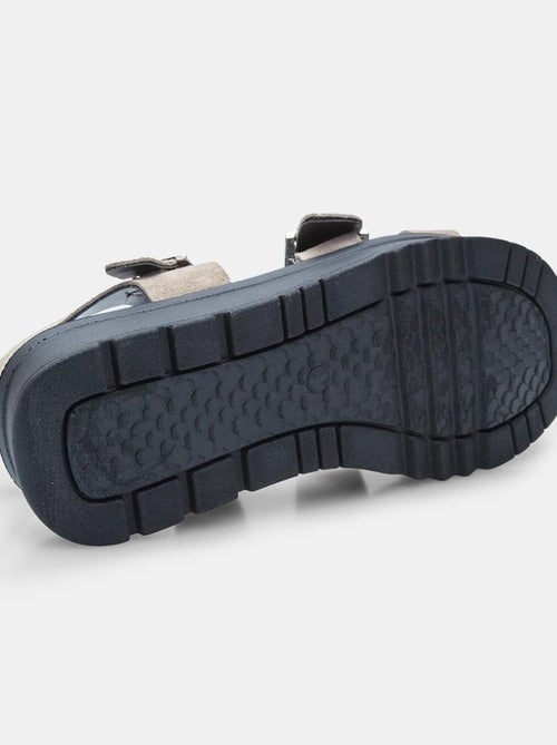 Sandales en daim avec plateform BATA - Kiabi Sandales en daim avec plateform BATA - Kiabi