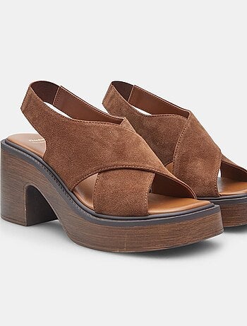 Sandales en daim avec talon bata