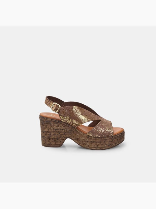 Sandales en nubuck à semelle compensée BATA - Kiabi Sandales en nubuck à semelle compensée BATA - Kiabi