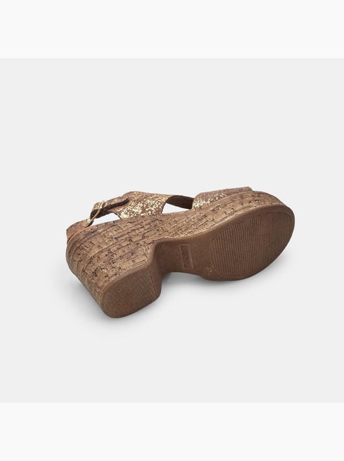 Sandales en nubuck à semelle compensée BATA - Kiabi Sandales en nubuck à semelle compensée BATA - Kiabi
