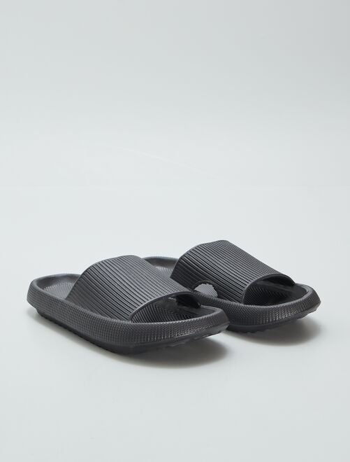 Sandales en plastique moulé - Kiabi