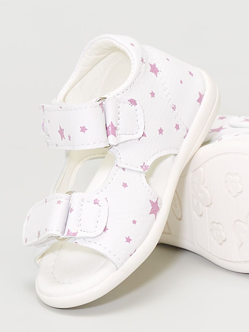 Sandales en simili imprimé 'étoiles' blanc - Kiabi