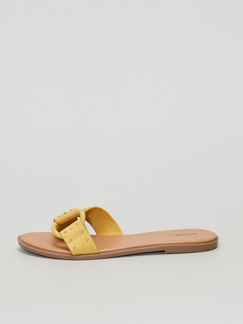 Sandales en suédine cloutées. jaune - Kiabi