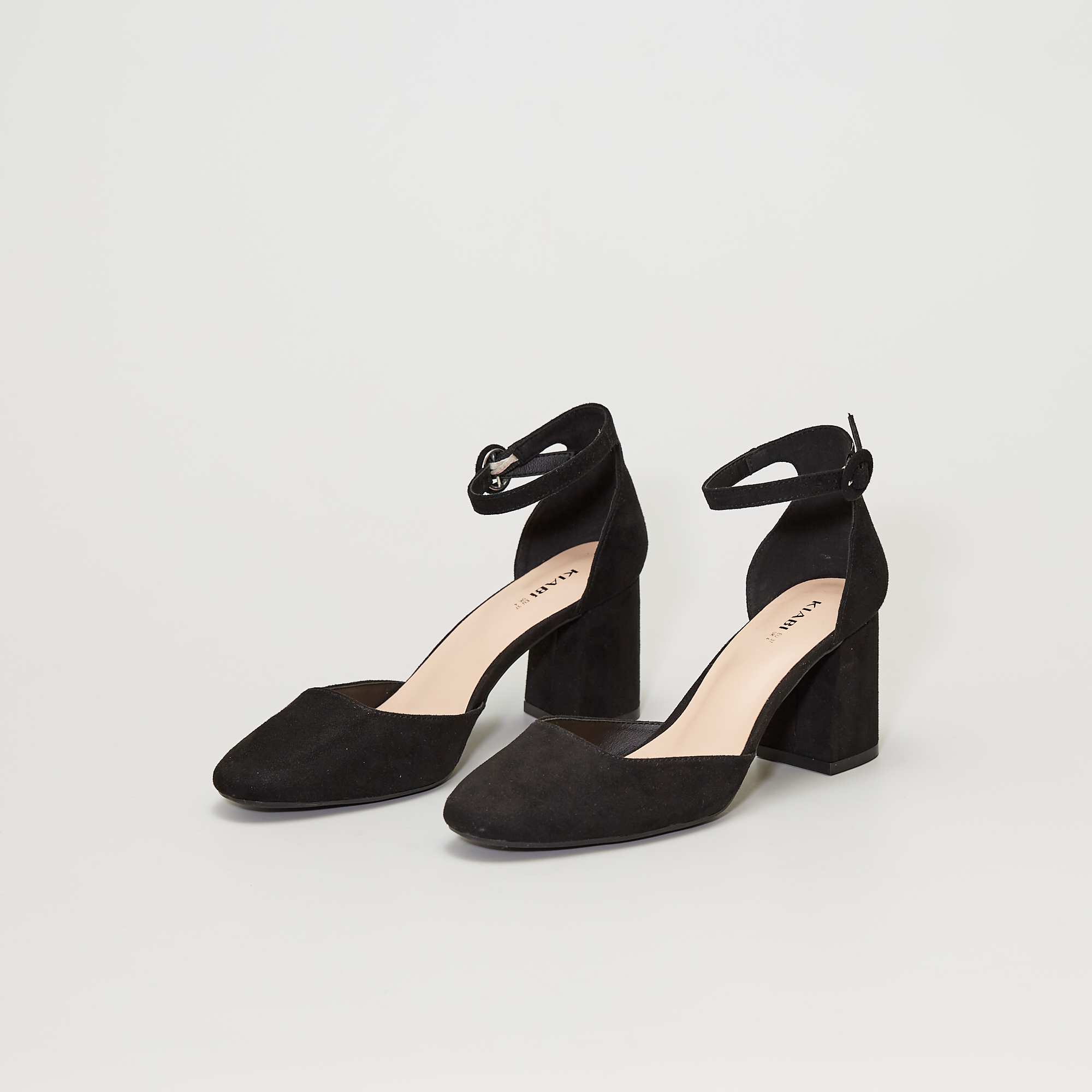 chaussures à talons fermées