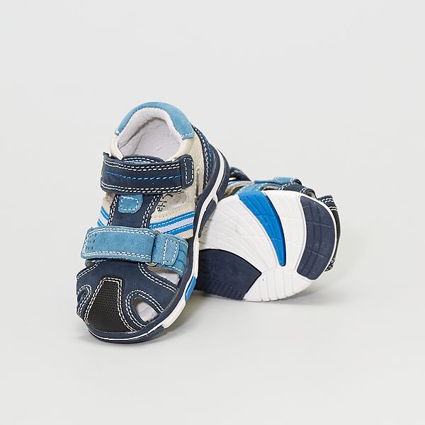 les chaussures fermées