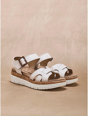 Sandales fermées par scratch