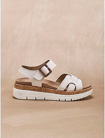 Sandales fermées par scratch