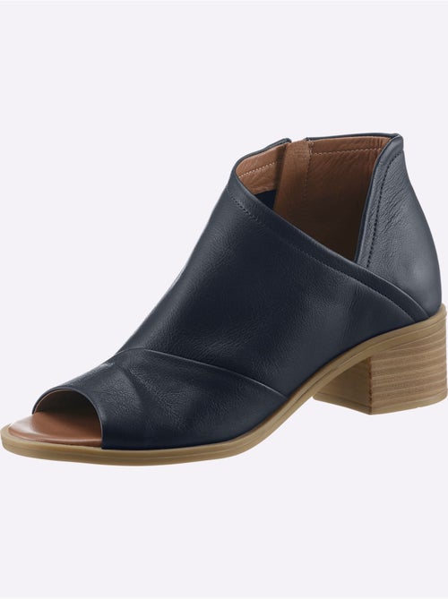 Sandales hauteur cheville à glissière latérale en cuir nappa - taille standard - helline - Kiabi Sandales hauteur cheville à glissière latérale en cuir nappa - taille standard - helline - Kiabi