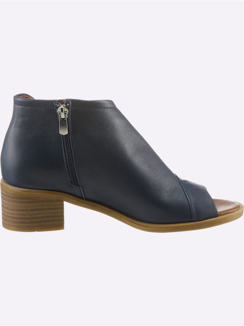 Sandales hauteur cheville à glissière latérale en cuir nappa - taille standard - helline - Kiabi Sandales hauteur cheville à glissière latérale en cuir nappa - taille standard - helline - Kiabi