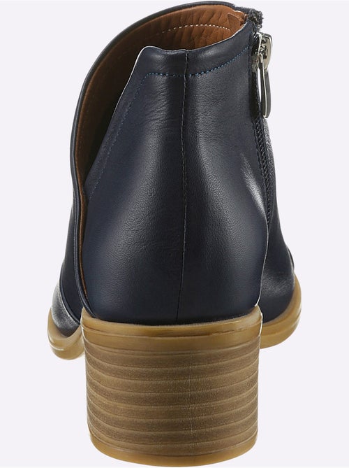 Sandales hauteur cheville à glissière latérale en cuir nappa - taille standard - helline - Kiabi Sandales hauteur cheville à glissière latérale en cuir nappa - taille standard - helline - Kiabi