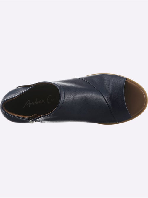 Sandales hauteur cheville à glissière latérale en cuir nappa - taille standard - helline - Kiabi Sandales hauteur cheville à glissière latérale en cuir nappa - taille standard - helline - Kiabi