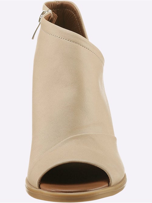 Sandales hauteur cheville en cuir nappa avec doublure cuir - taille standard - helline - Kiabi Sandales hauteur cheville en cuir nappa avec doublure cuir - taille standard - helline - Kiabi