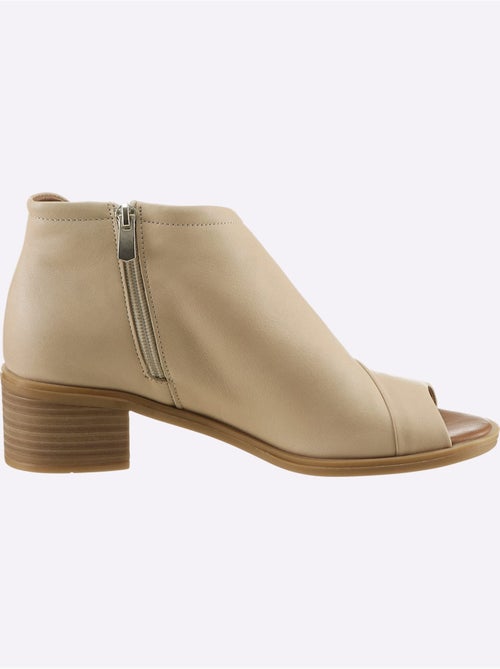 Sandales hauteur cheville en cuir nappa avec doublure cuir - taille standard - helline - Kiabi Sandales hauteur cheville en cuir nappa avec doublure cuir - taille standard - helline - Kiabi