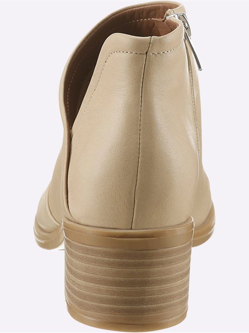 Sandales hauteur cheville en cuir nappa avec doublure cuir - taille standard - helline - Kiabi Sandales hauteur cheville en cuir nappa avec doublure cuir - taille standard - helline - Kiabi