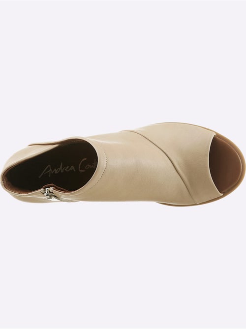 Sandales hauteur cheville en cuir nappa avec doublure cuir - taille standard - helline - Kiabi Sandales hauteur cheville en cuir nappa avec doublure cuir - taille standard - helline - Kiabi