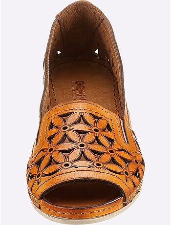 Sandales ouvertes en cuir avec empiècements ajourés et semelle confortable - Taille standard - Witt
